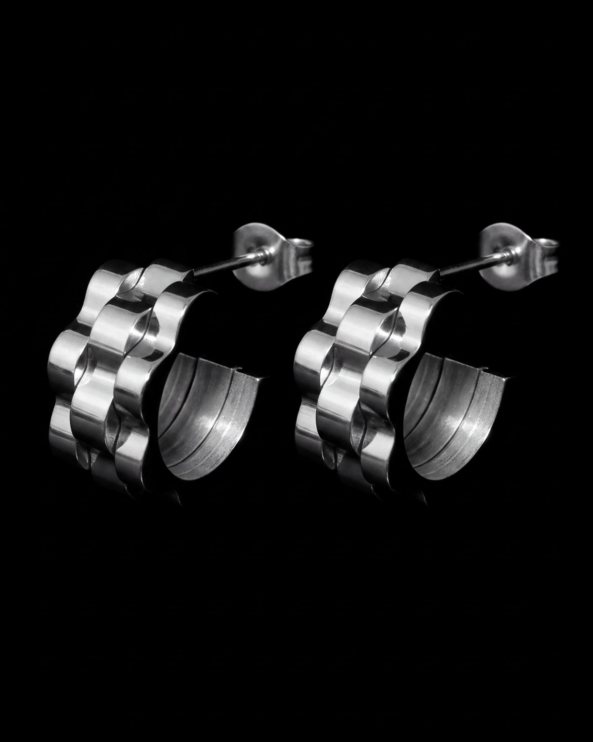 Strap Link Huggie Earrings - Silver
