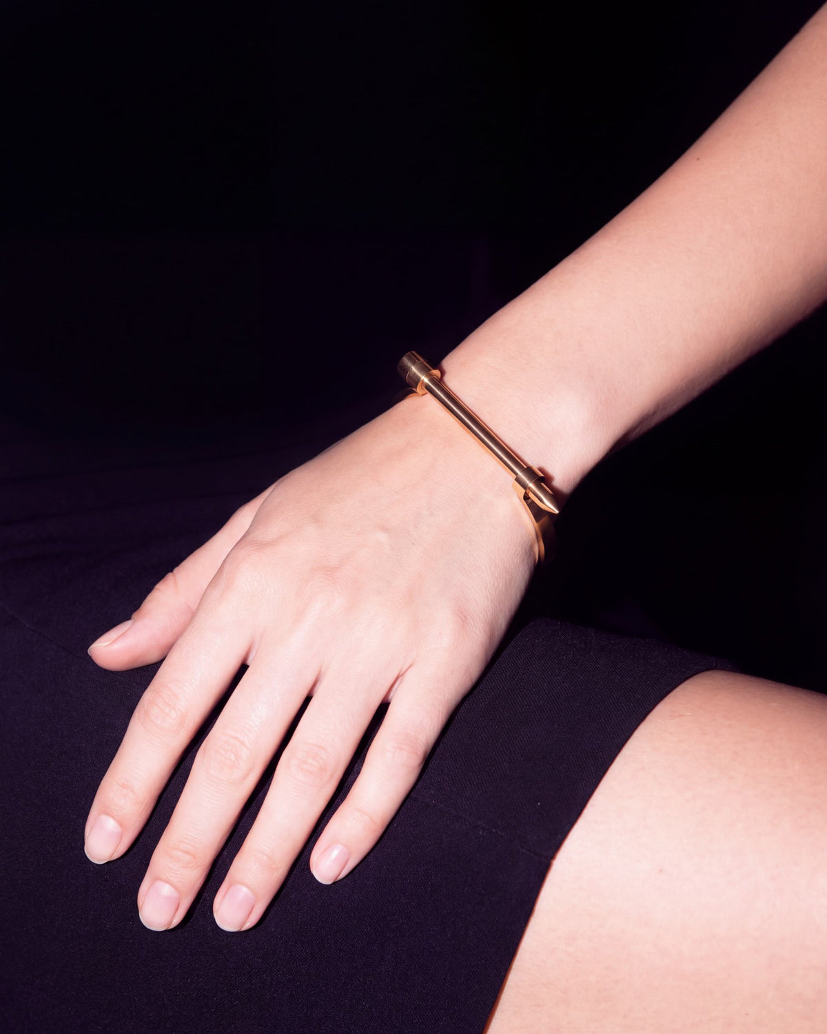 Screw Pin Shackle Bangle - Gold