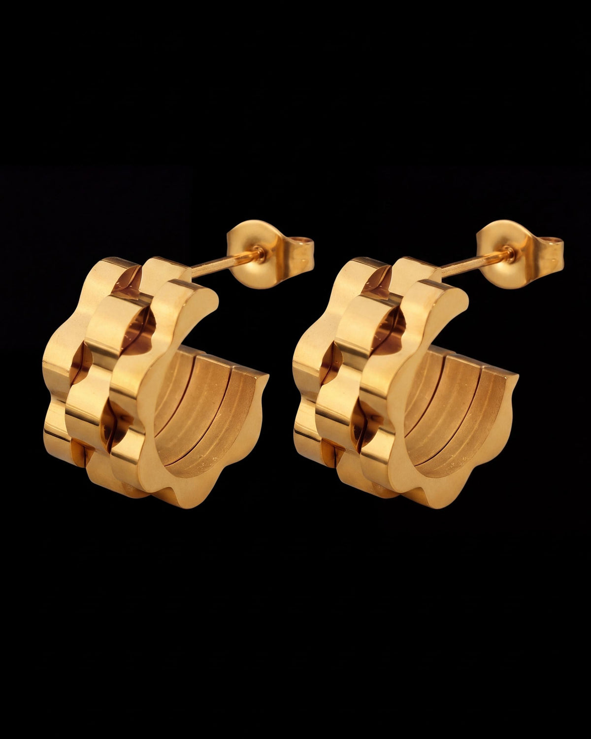 Strap Link Huggie Earrings - Gold
