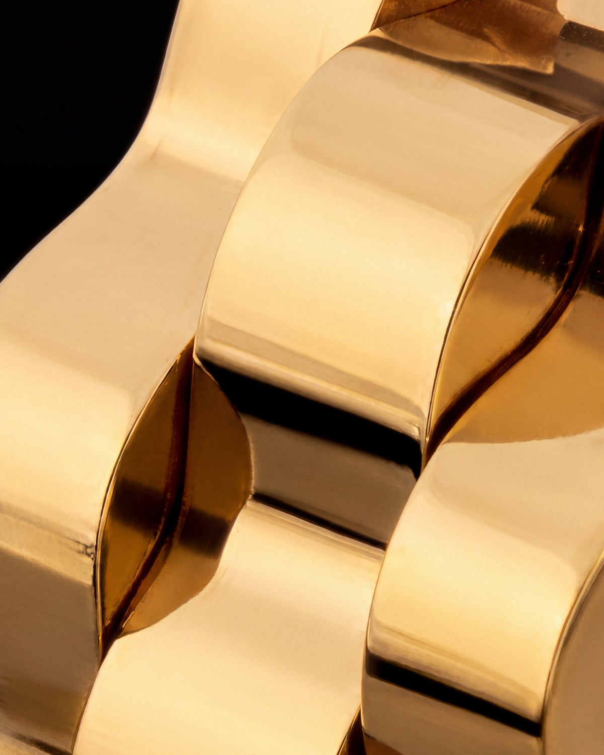 Strap Link Huggie Earrings - Gold