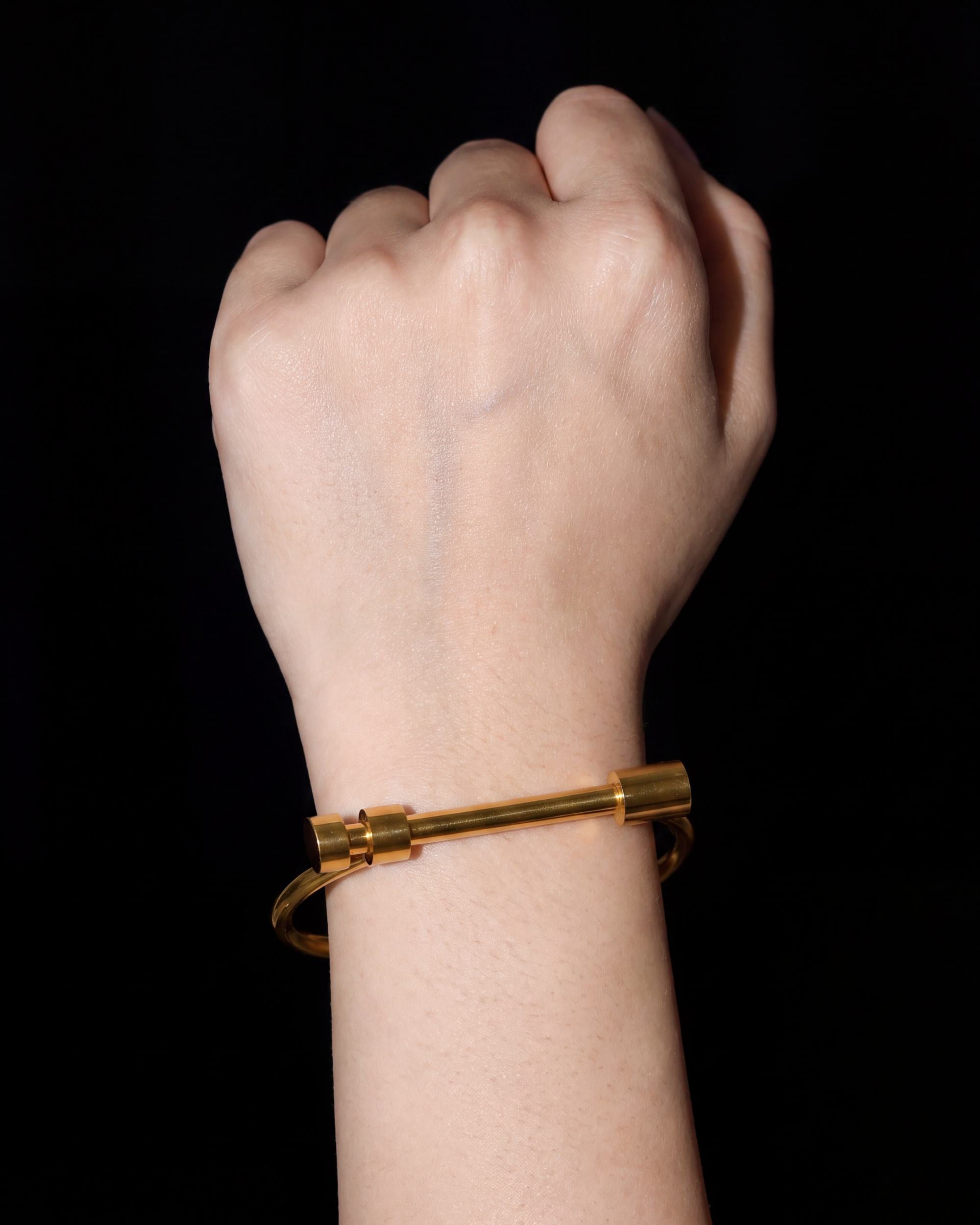 Shackle Bar Bangle - Gold